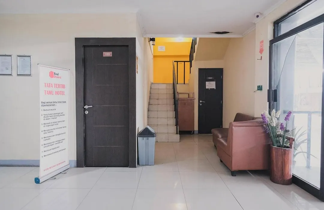 RedDoorz near ITC Cempaka Mas-1