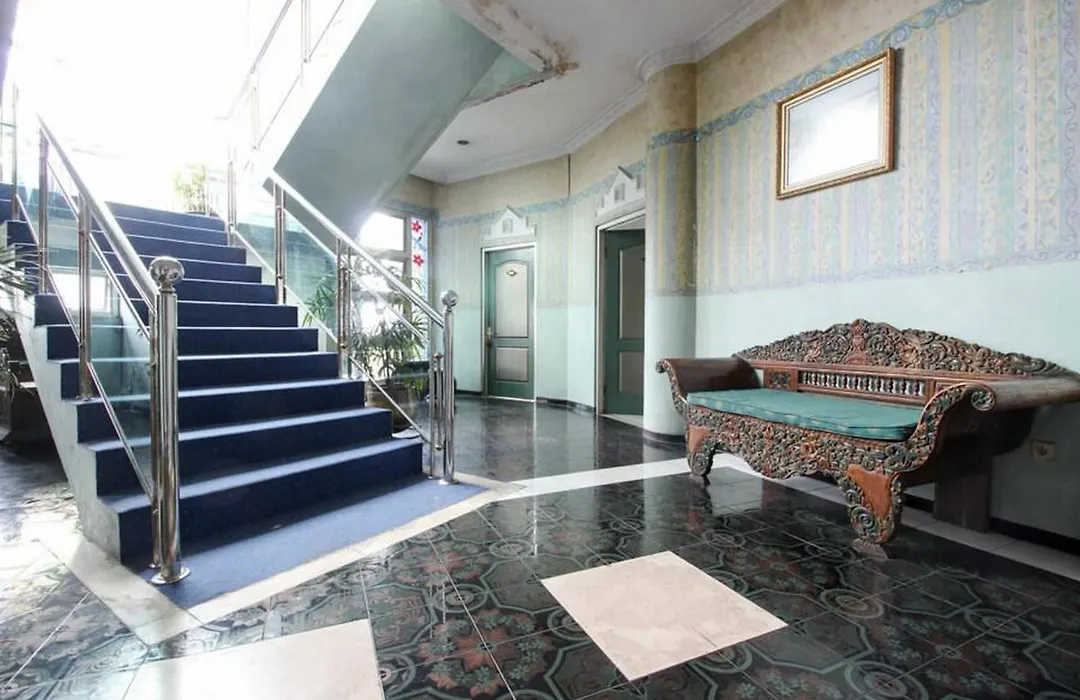 Akur Hotel Malioboro Mitra Reddoorz-1