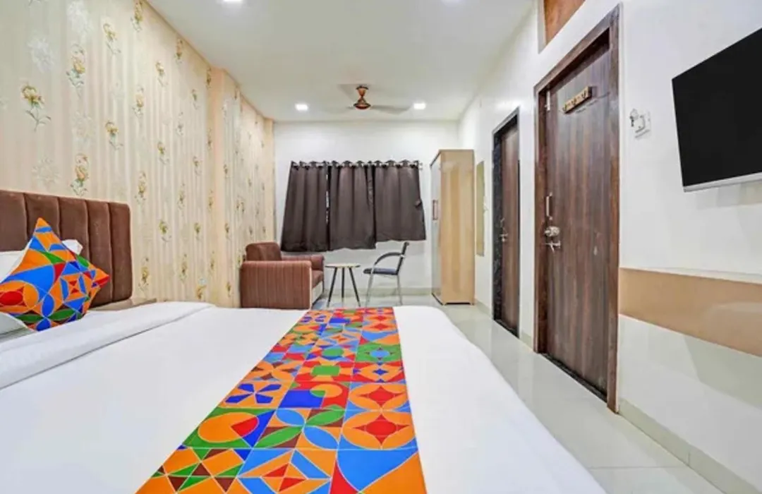 Fabhotel Amrit Palace-1