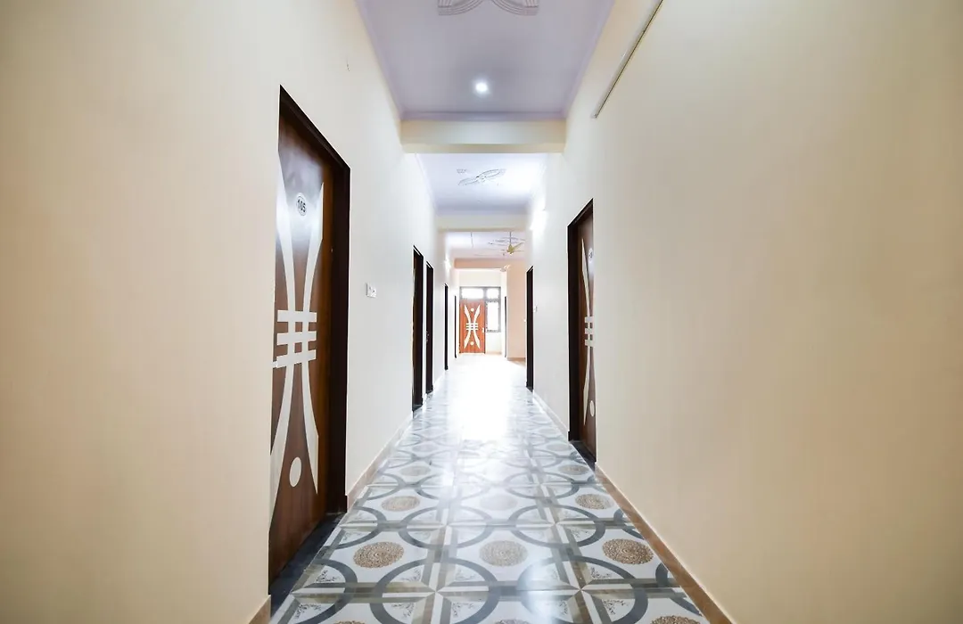 Oyo 70183 Sai Kripa Lodging-1