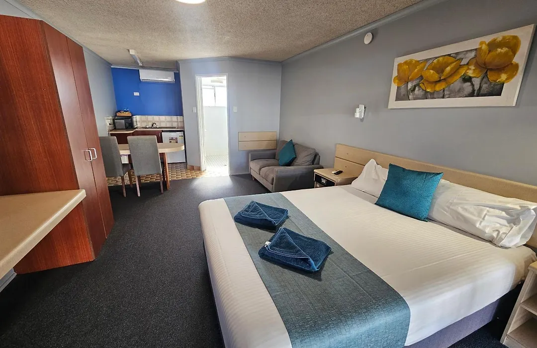 Rockhampton Court Motor Inn-1