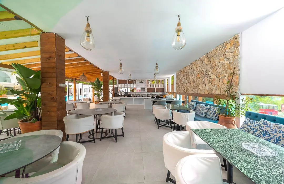 Bamboo Suites Hotel - Adults Only-1
