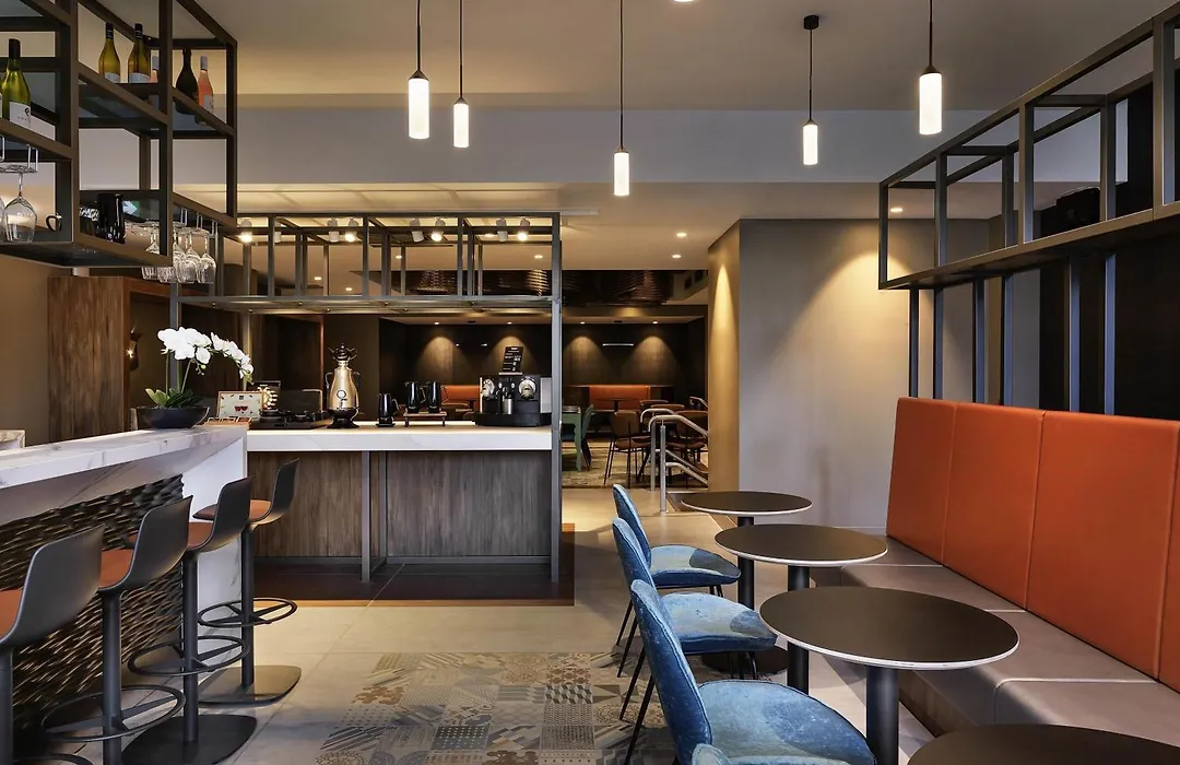 Mercure Auckland Queen Street-1