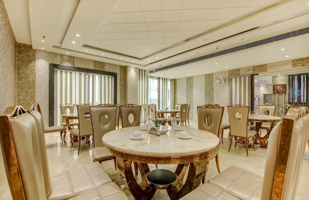 Townhouse Oak Hotel C Pearls-1