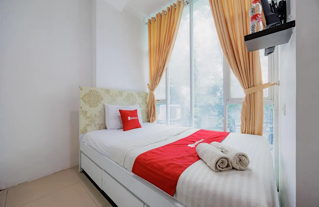 RedDoorz Near MRT Bendungan Hilir-1