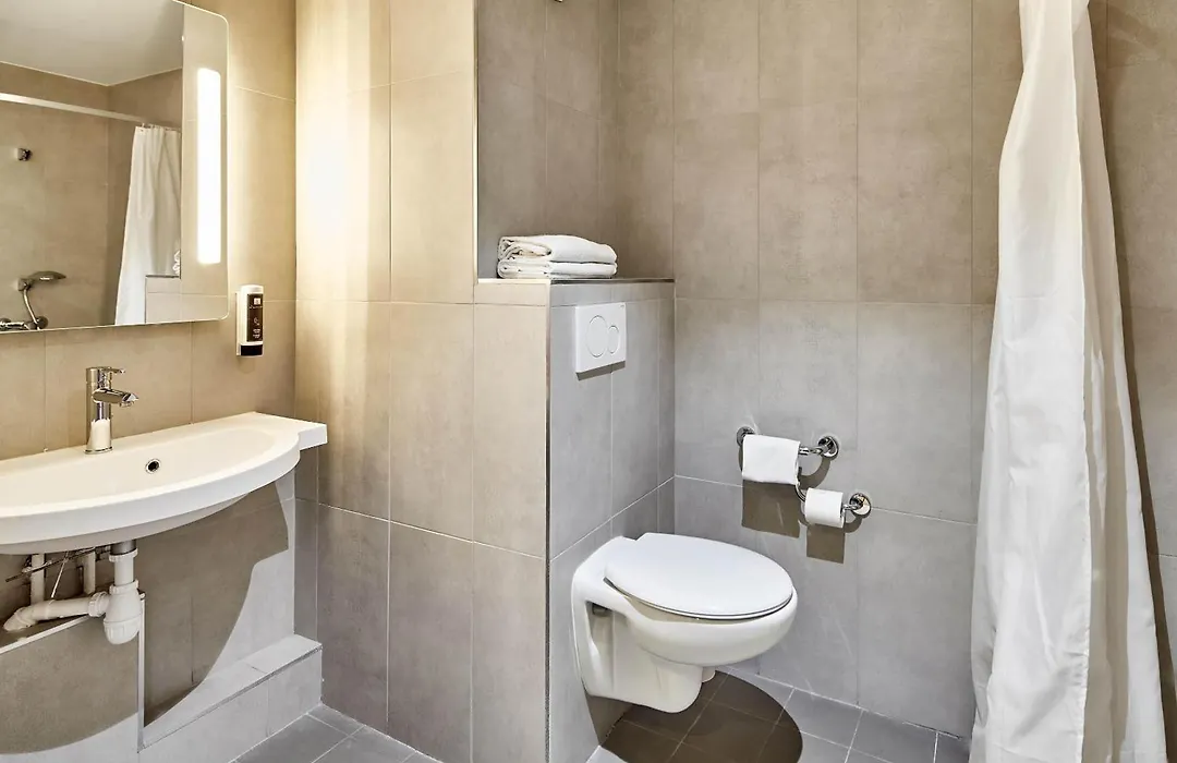 B&B HOTEL Paris Ivry Quai de Seine-1