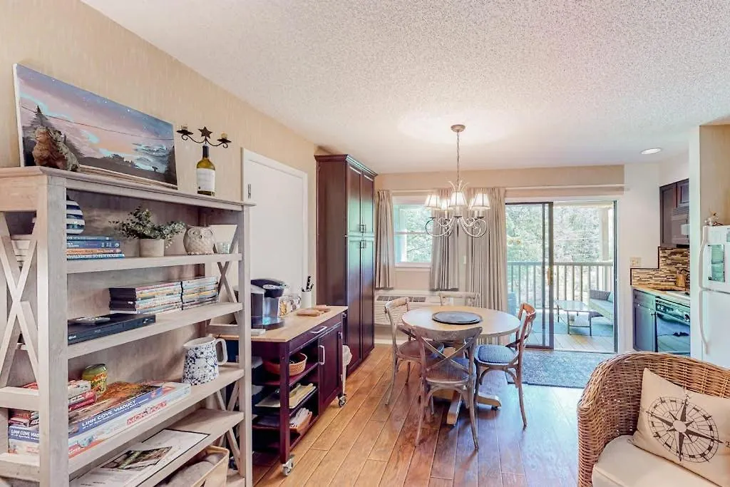 Apple Valley Treetop Villa-1