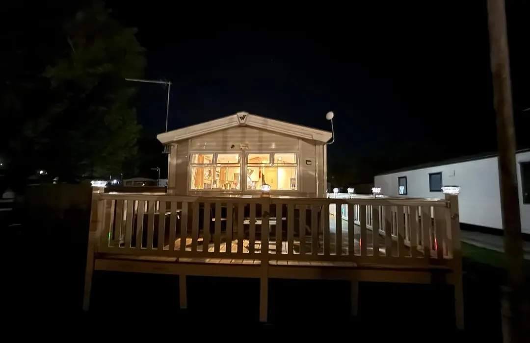 8 Bed Sun Decked Caravan Unlimited High Speed Wifi And Fun At Seawick Holiday Park-1