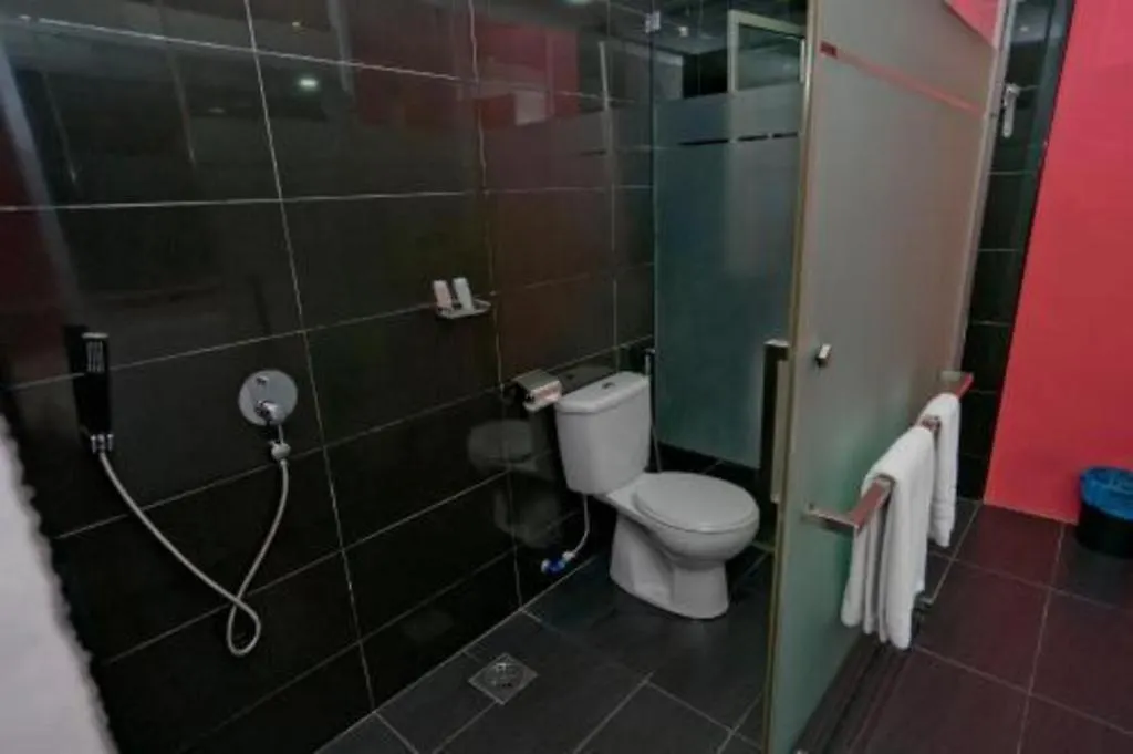 Zoom Inn Boutique Hotel By Ardens - Danga Bay-1