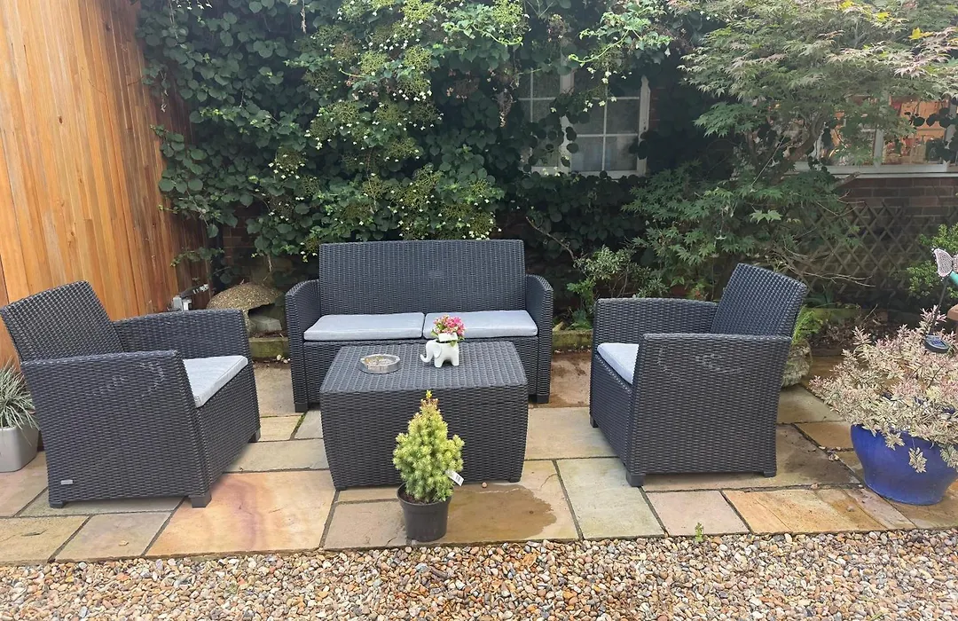 Da Vinci Guest House Gatwick Guest Parking, A Real Gem-1