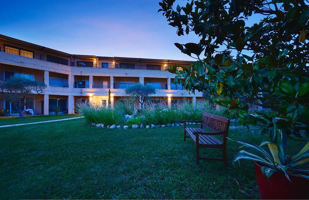 Logis Hotel La Goutte D'eau-1