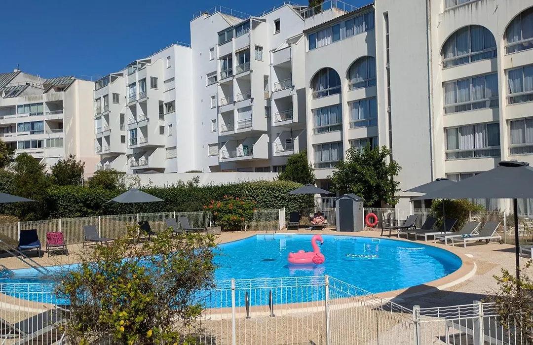 Residence Avec Piscine Face Au Port 200M Plage-1