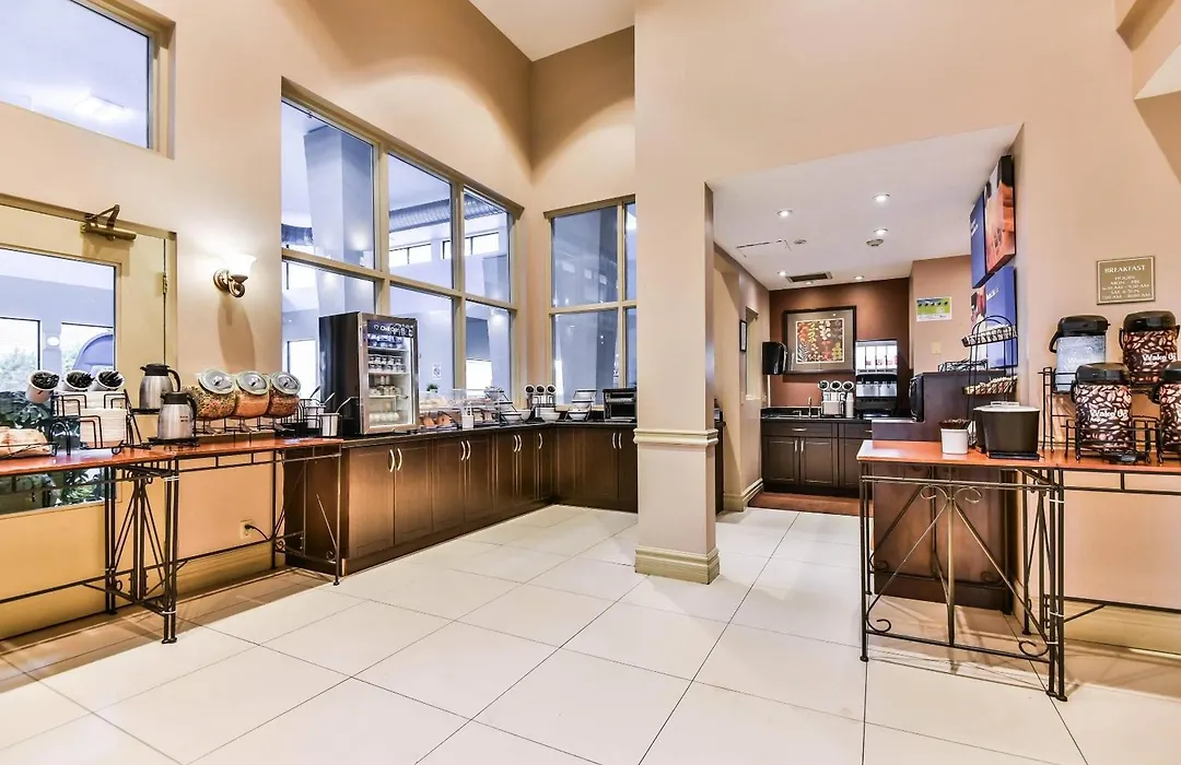 Comfort Inn & Suites Ambassador Bridge-1