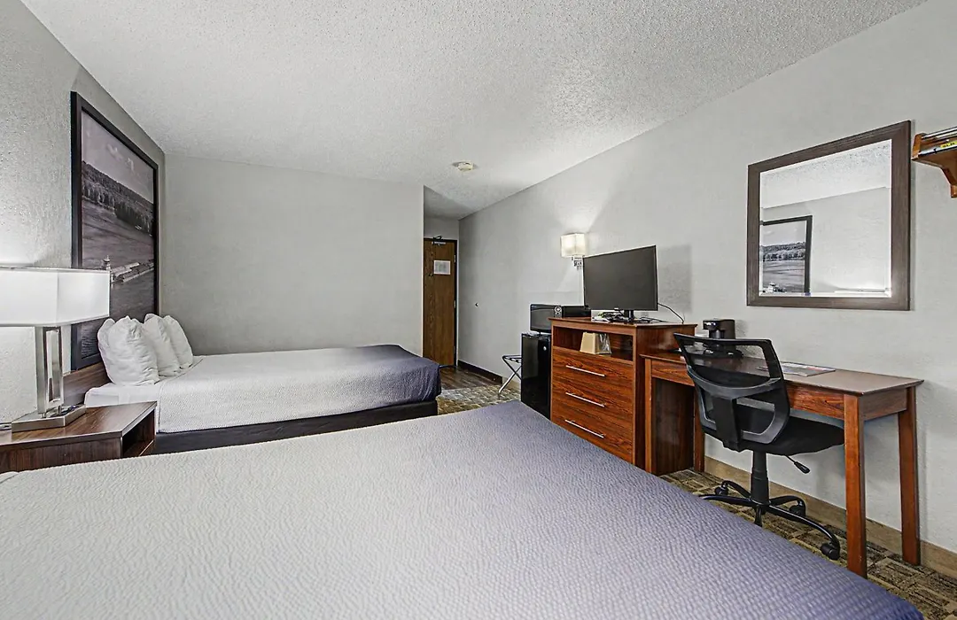 Super 8 By Wyndham Dubuque-1