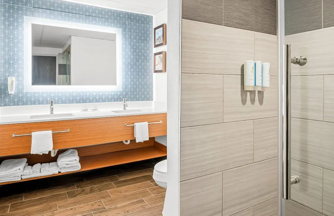 Country Inn & Suites By Radisson, Muskegon, Mi-1
