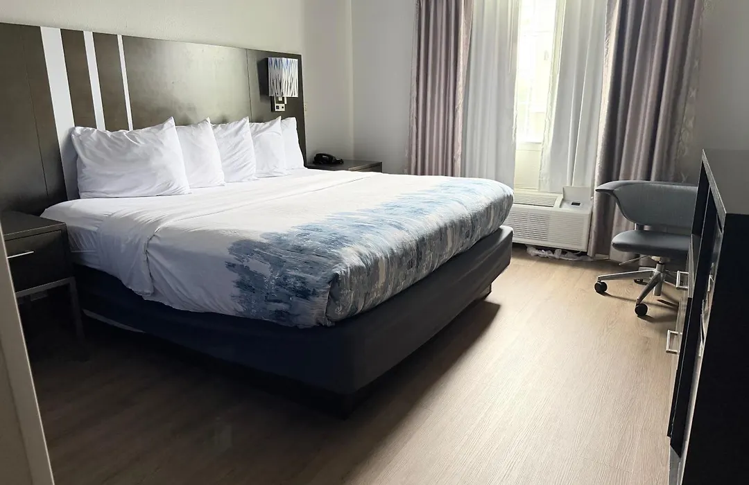 Guesthouse Inn & Suites Lexington-1