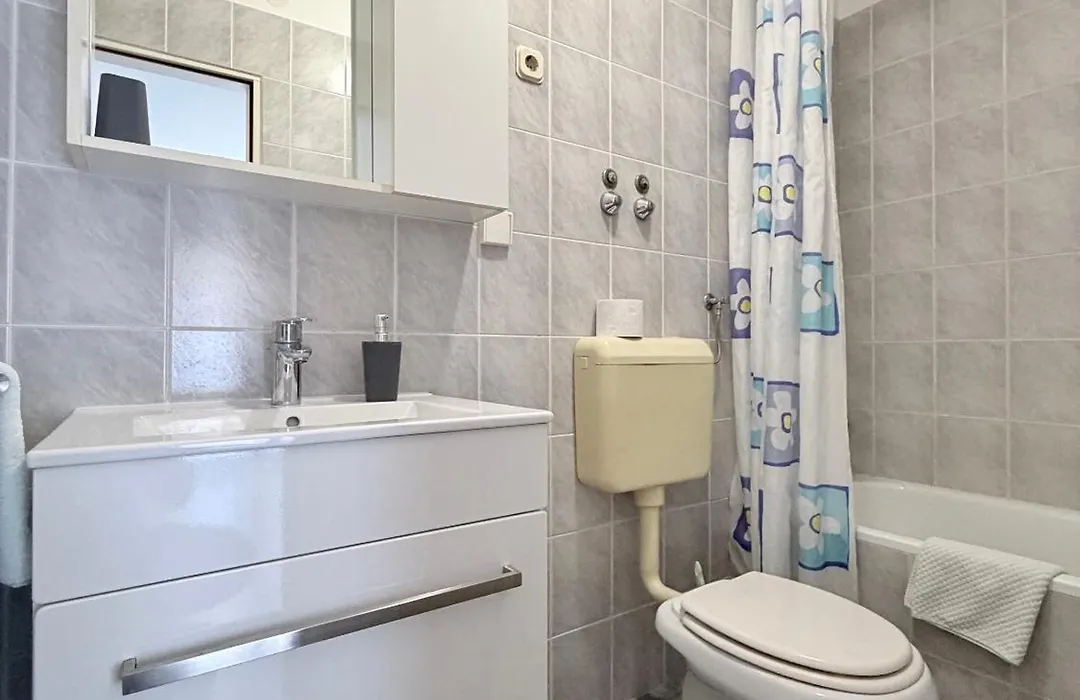 Apartments And Rooms Mofardin-1