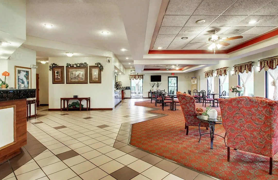 Quality Inn & Suites Clinton - Jackson West-1
