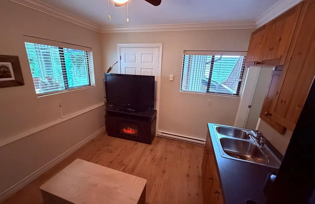 The Fraser River'S Edge B&B Lodge-1