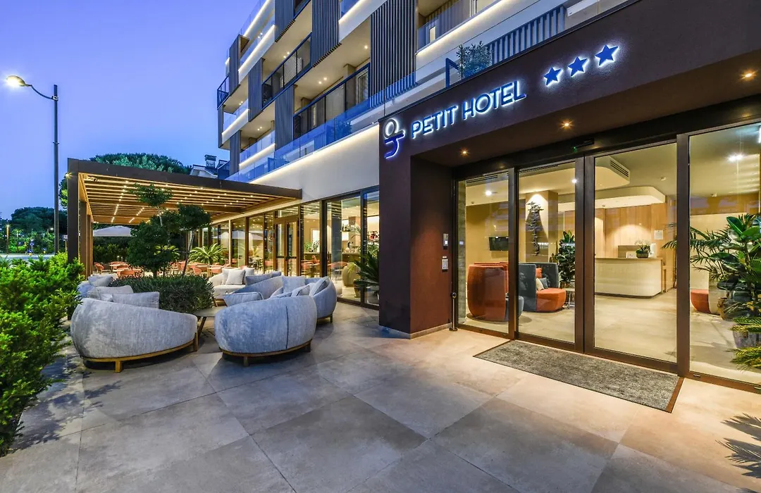 Petit Hotel-1