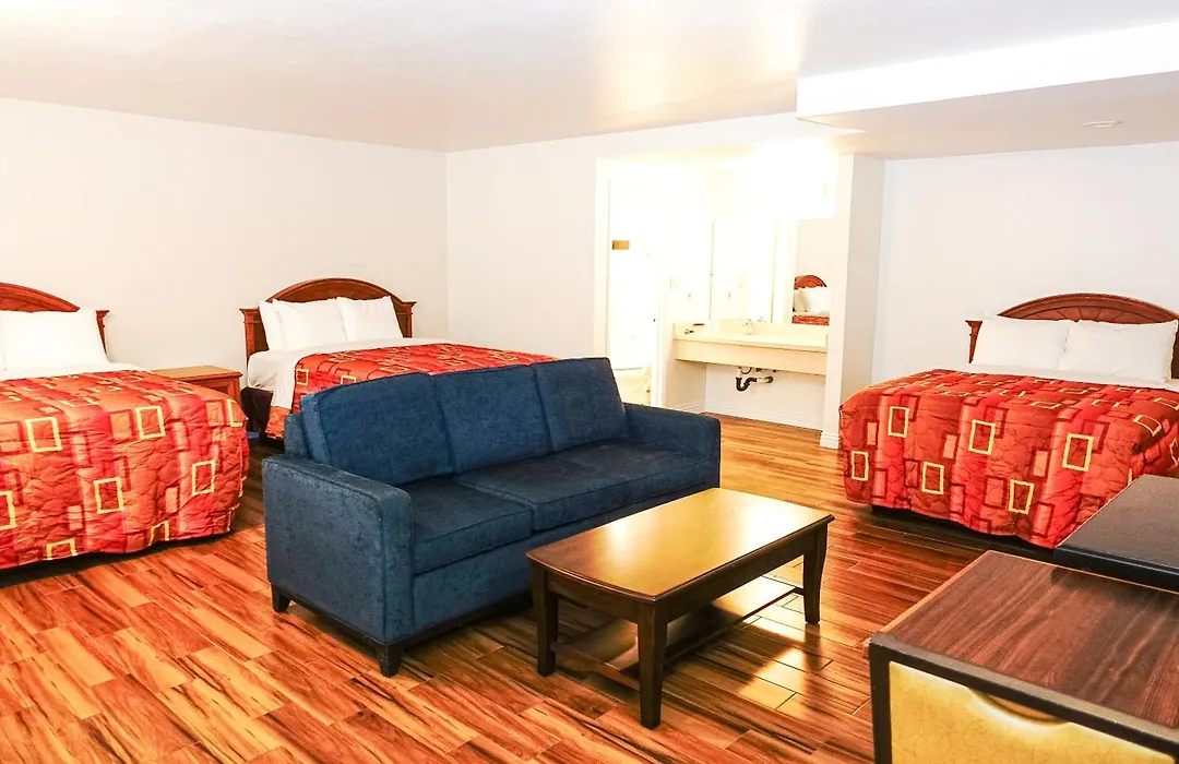 Tropic Lodge-1