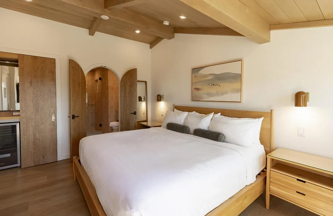 Woods Cove Inn-1