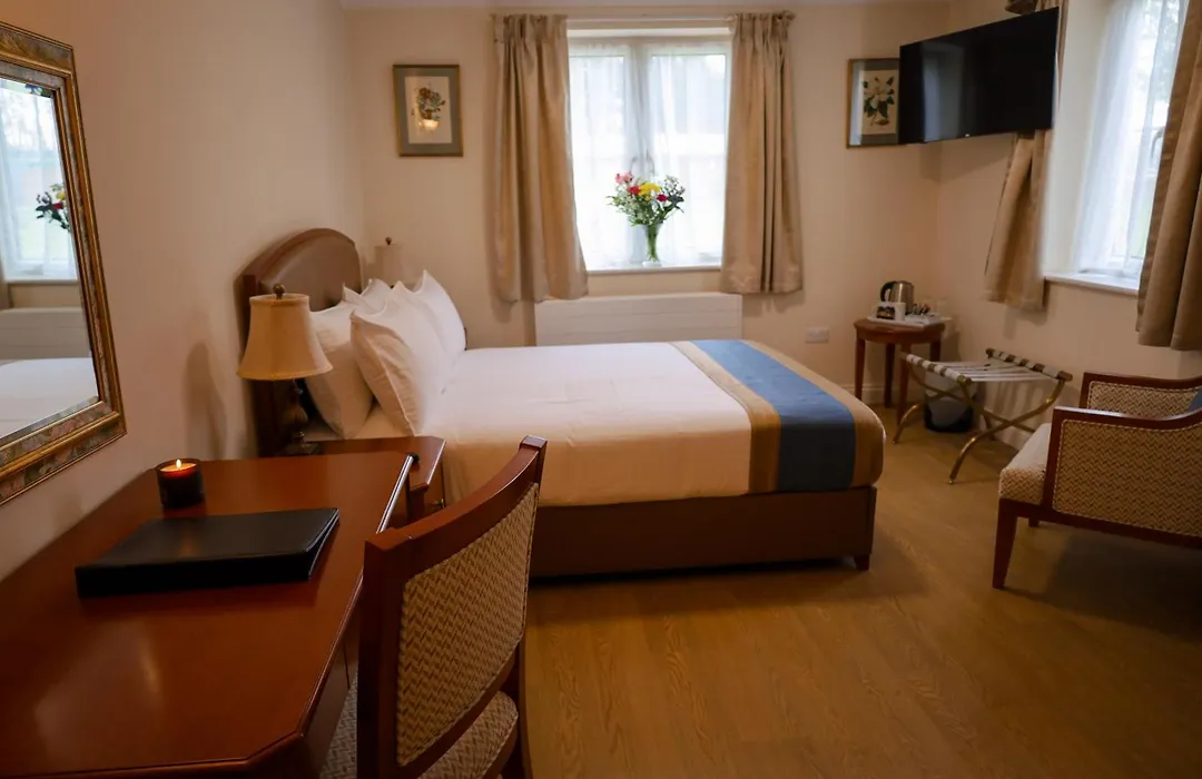 Royal Swan, Ashley Manor - B&B-1