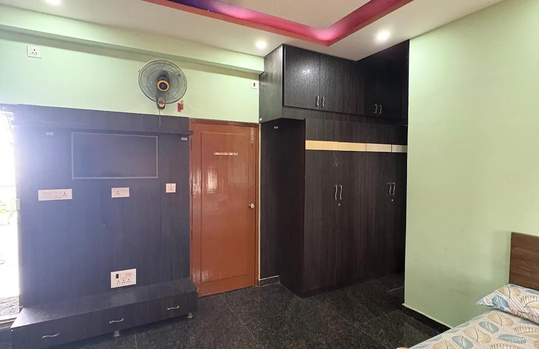 Sahara Penthouse Family, Stay-1