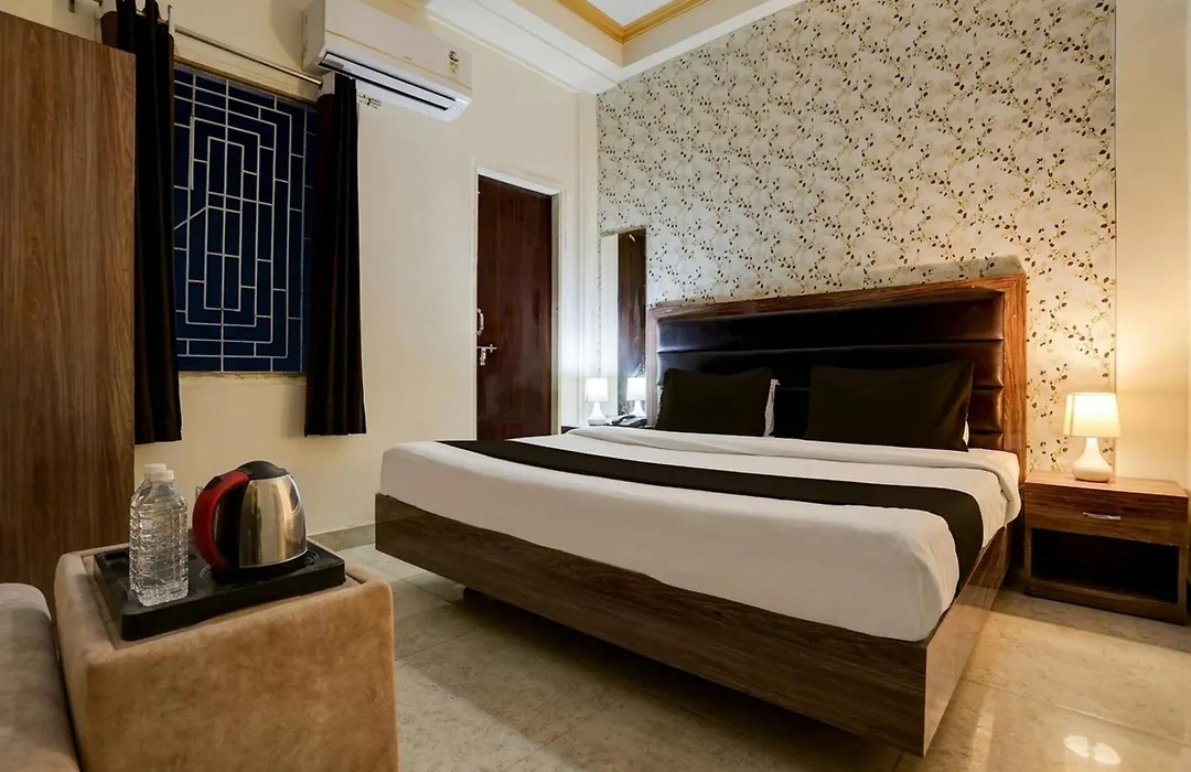 Super Oyo Hotel O Sankat Mochan Gandhi Nagar-1