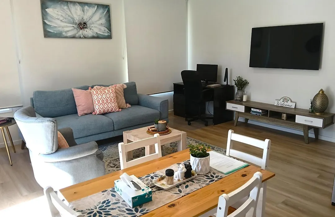 Spacious Modern Acreage Getaway- Close To Shopping Mall-1