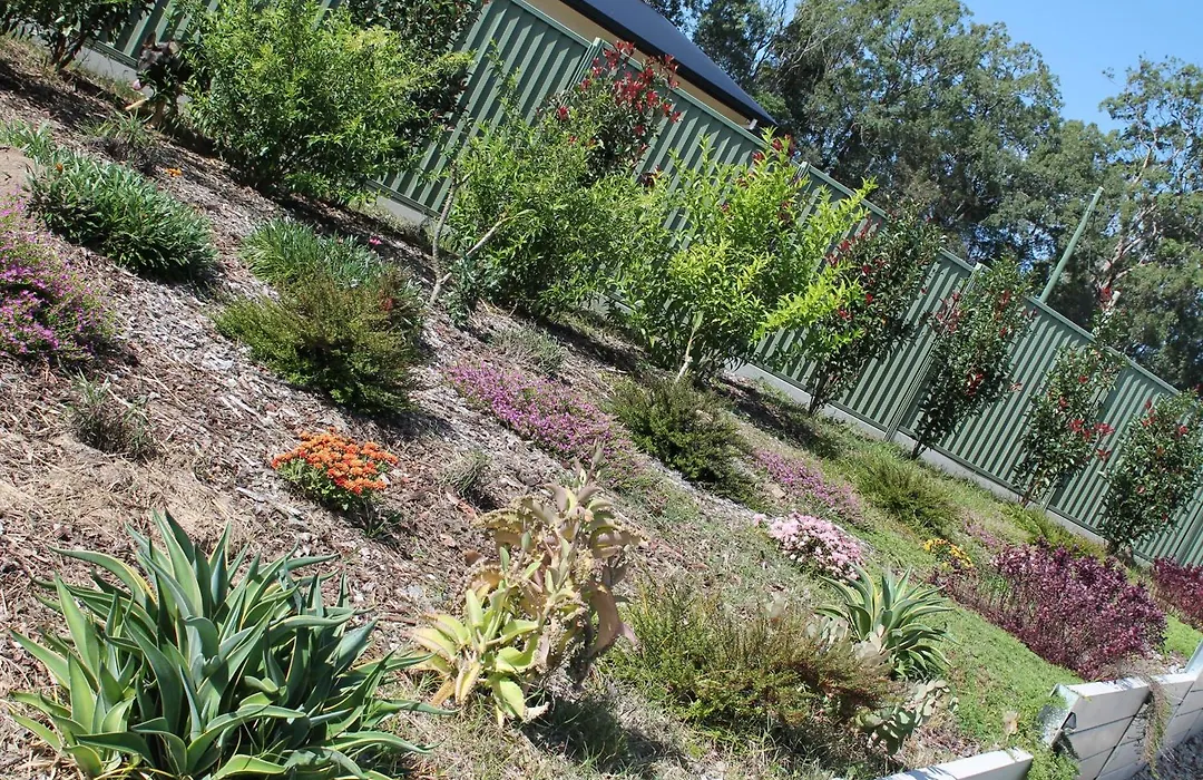 Spacious Modern Acreage Getaway- Close To Shopping Mall-1