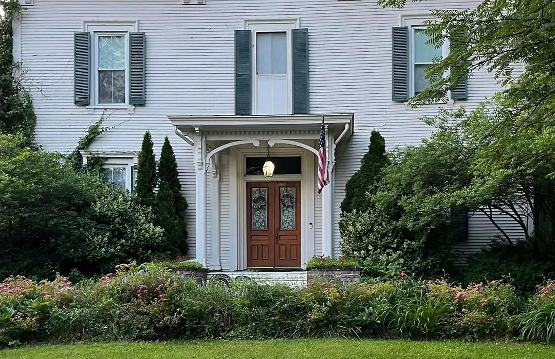 Antique Mansion B & B-1