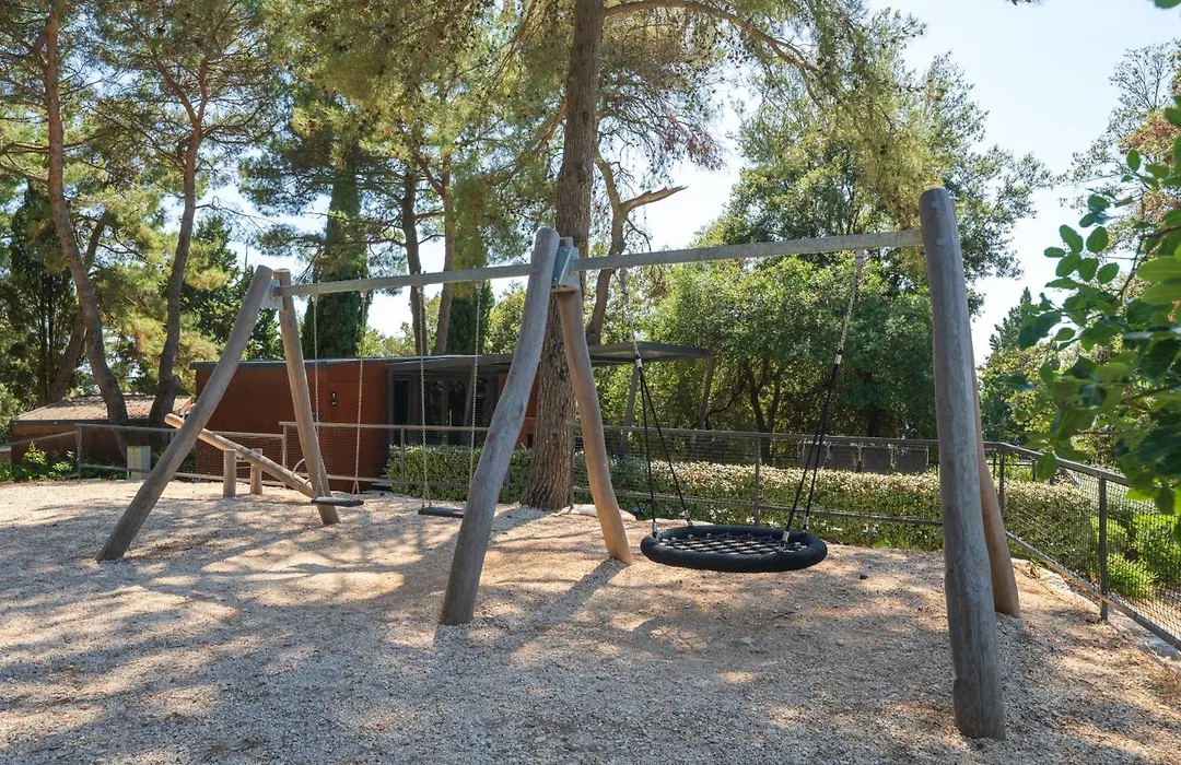 Porton Nature Hideouts-1