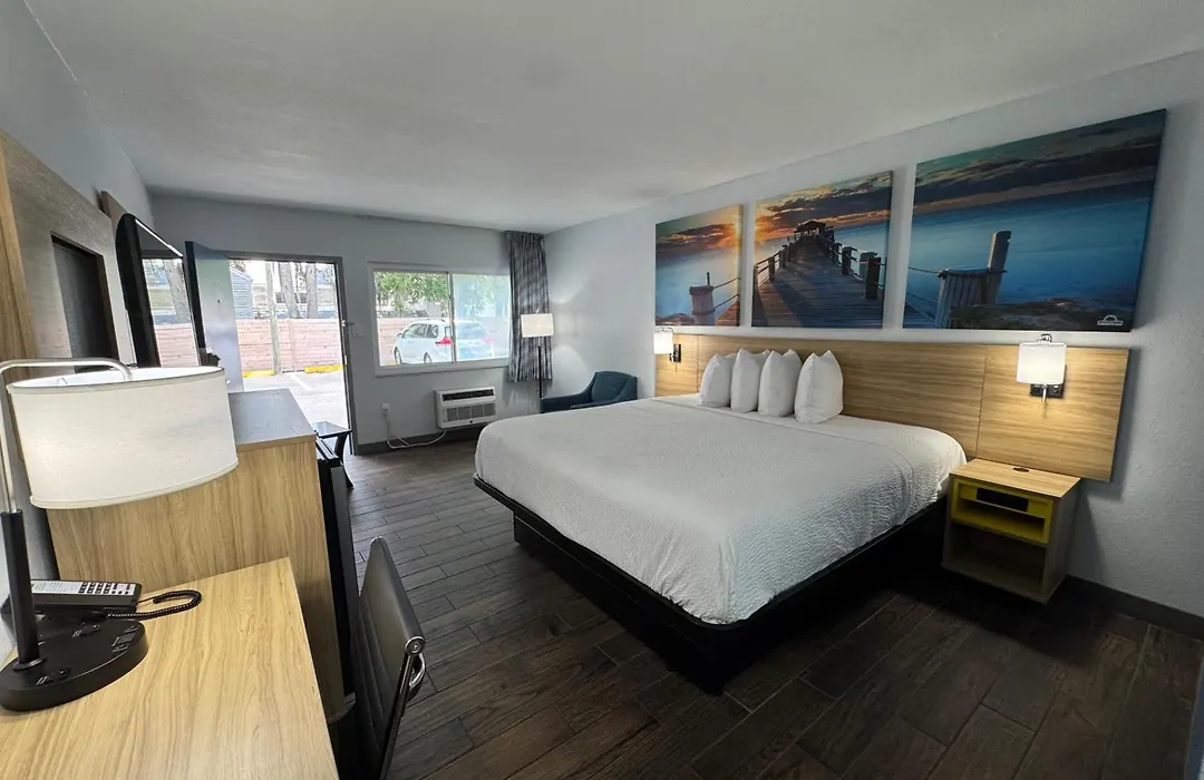 Days Inn By Wyndham Gainesville Hospital - University Area-1