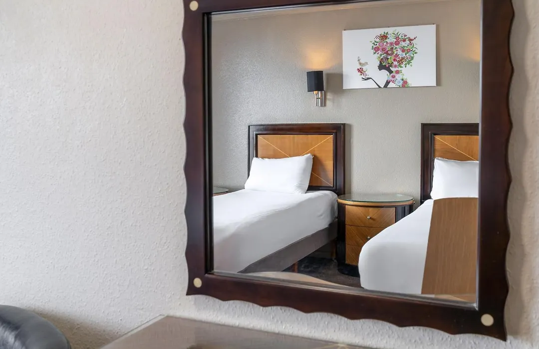 The Grand Burstin Hotel-1