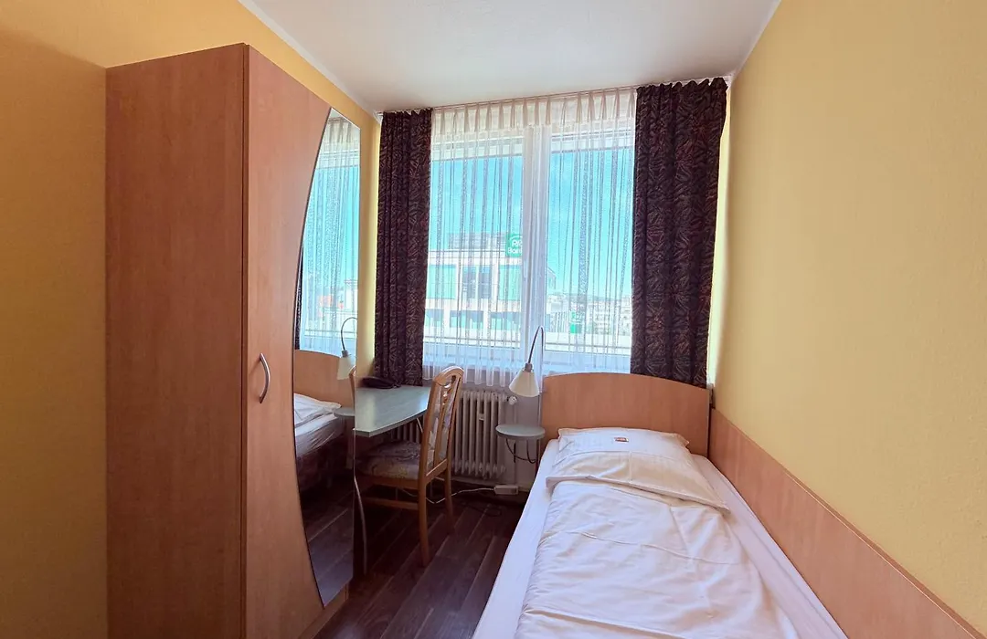 Hotel Stadt Hamburg Am Fluss Saarbruecken By Klassen Stay-1