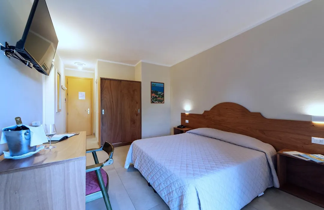 Hotel Fabricia-1