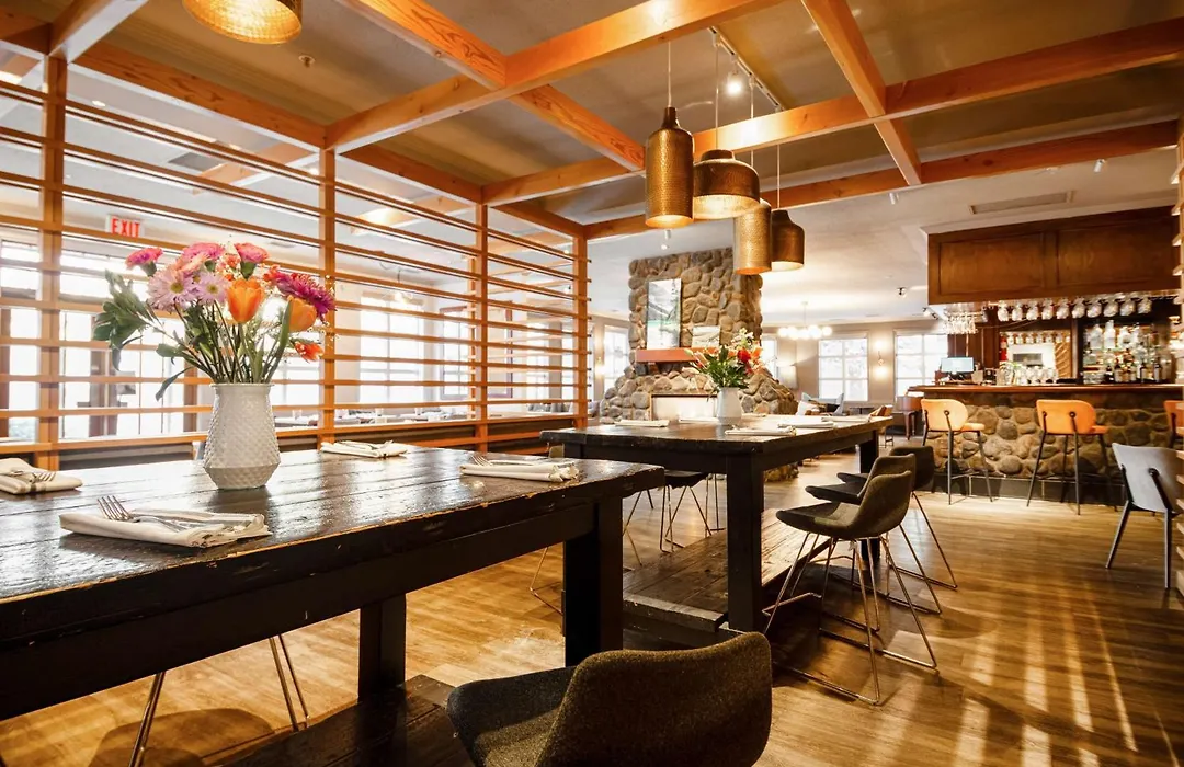 Coast Canmore Hotel & Conference Centre-1