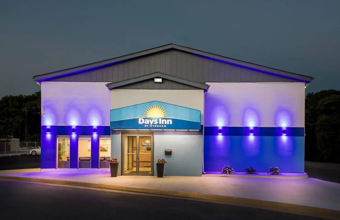 Days Inn By Wyndham La Crosse-1