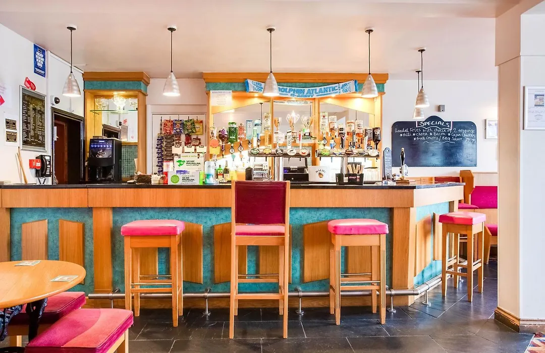 Oyo Godolphin Arms Hotel-1