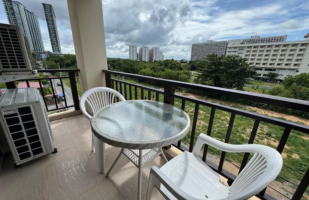 Jomtien Beach Penthouses-1