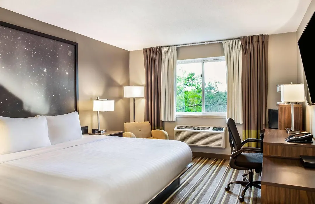 Super 8 By Wyndham Winnipeg West-1