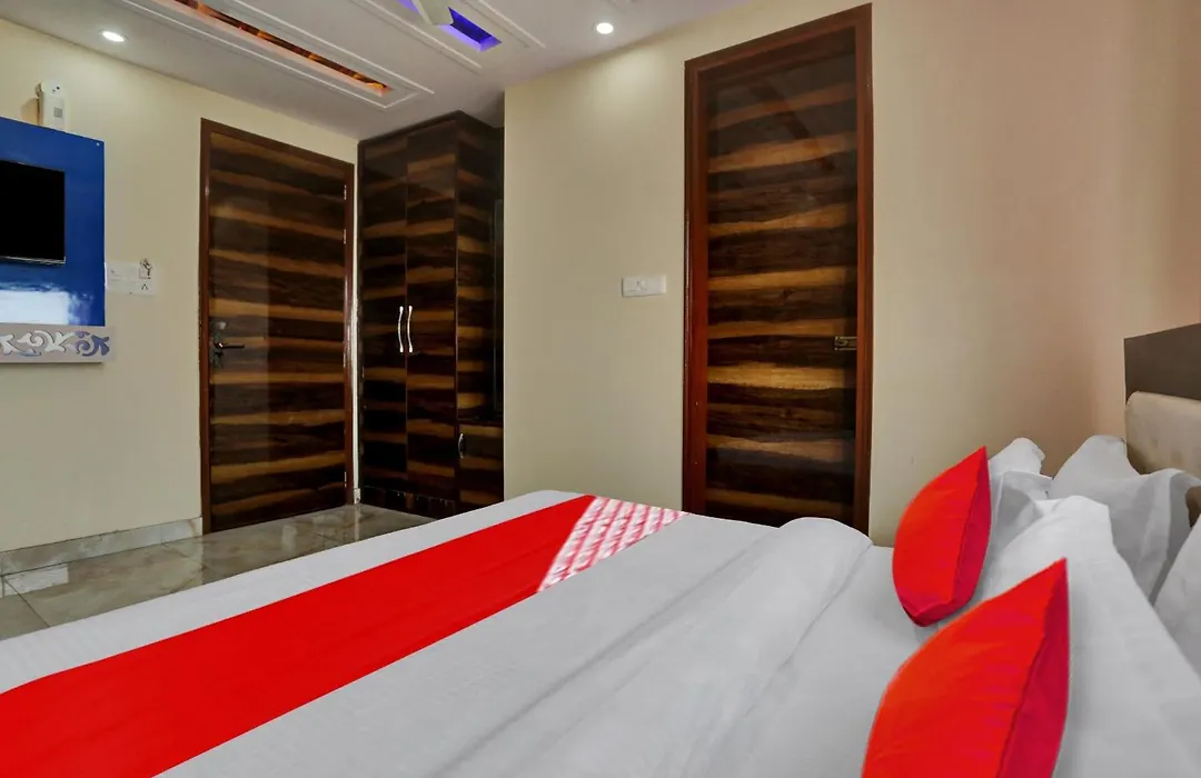 Hotel O Metro Height'S Near Nangloi Railway Metro Station-1