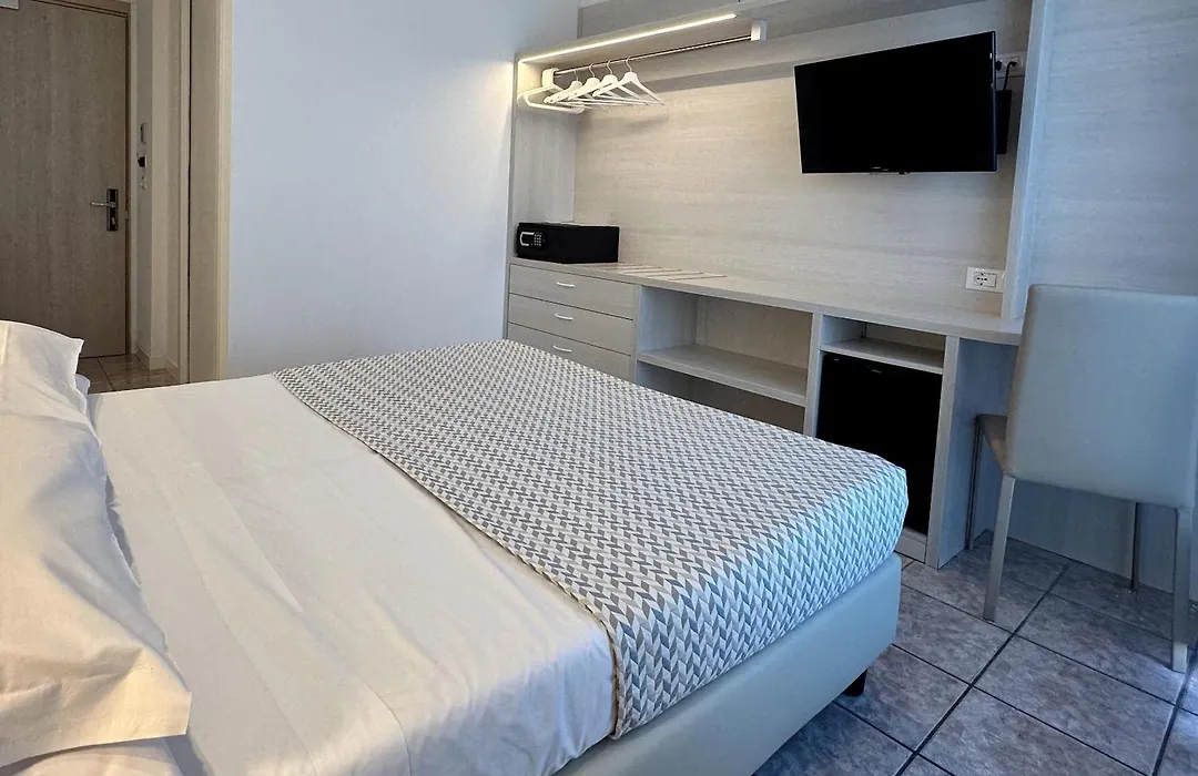 Hotel Nizza Frontemare Superior 3 Stelle-1