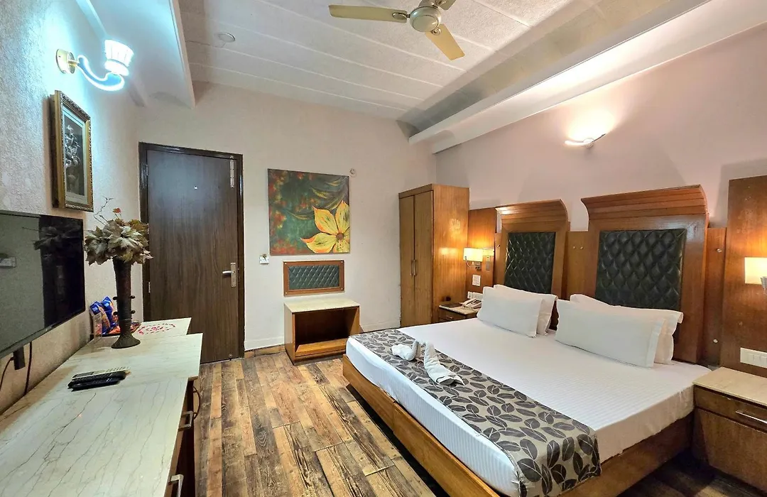 Hotel Royal Castle Grand-1