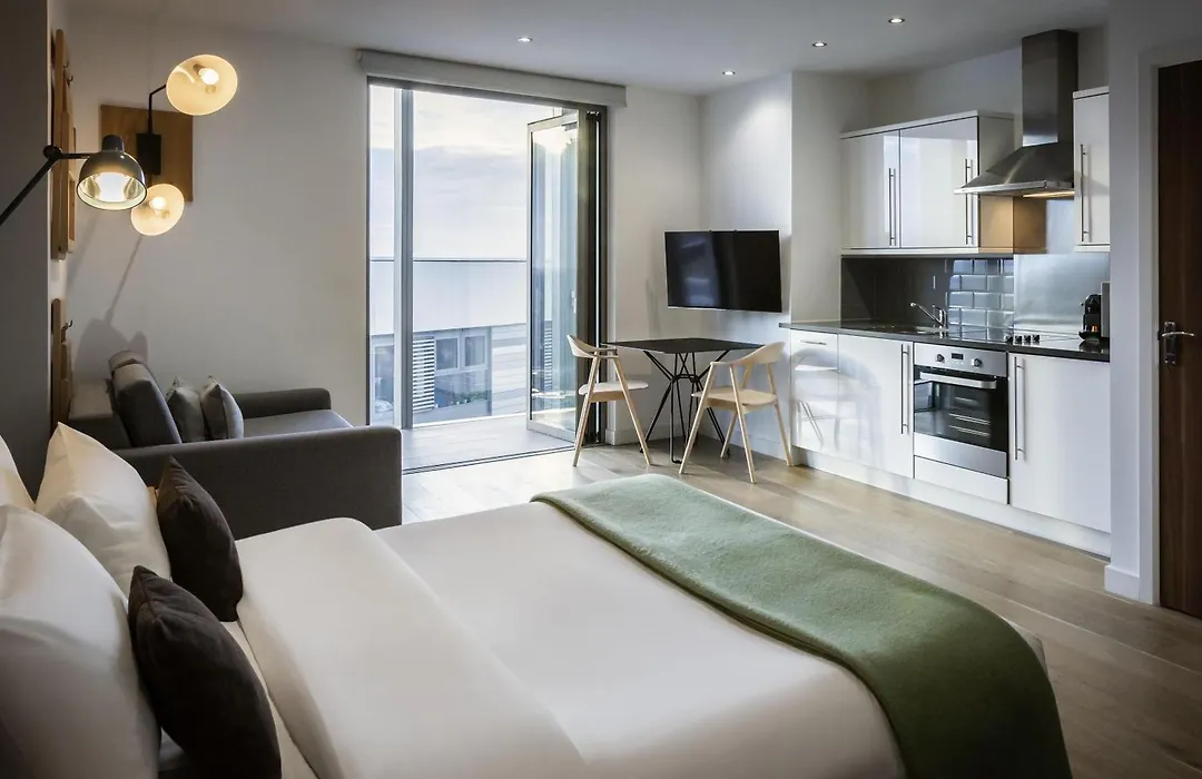Aparthotel Adagio London Brentford-1