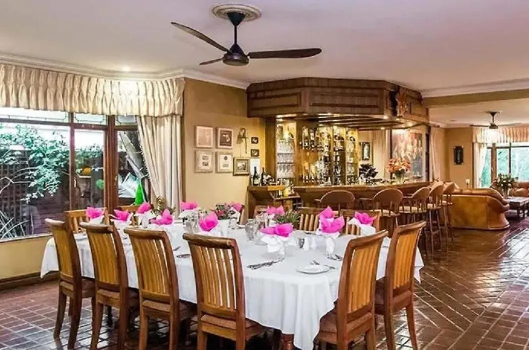 The Woodpecker Inn-1
