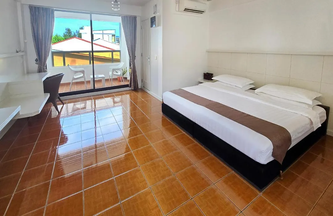Rashu Hiyaa Hotel-1