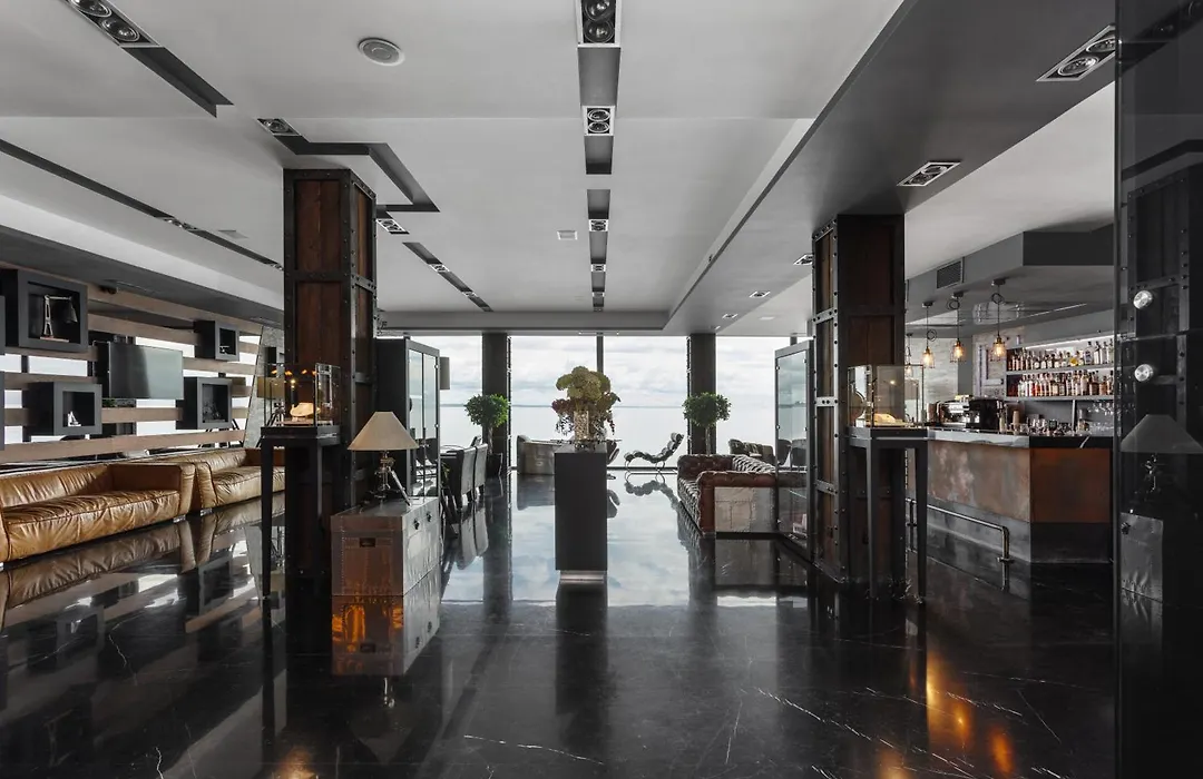 M1 Club Hotel-1