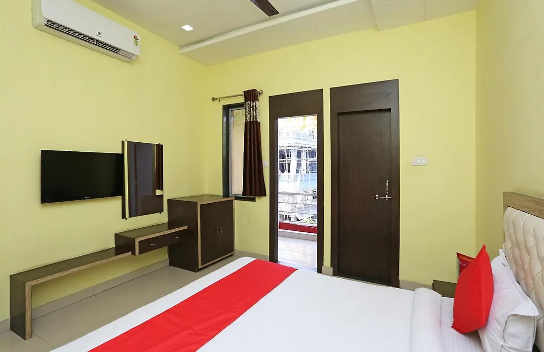 Collection O Hotel Pearl-1